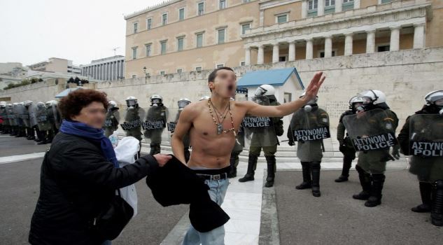 Η μάνα σου στο Facebook: Εφιάλτης ή Εφιάλτης;